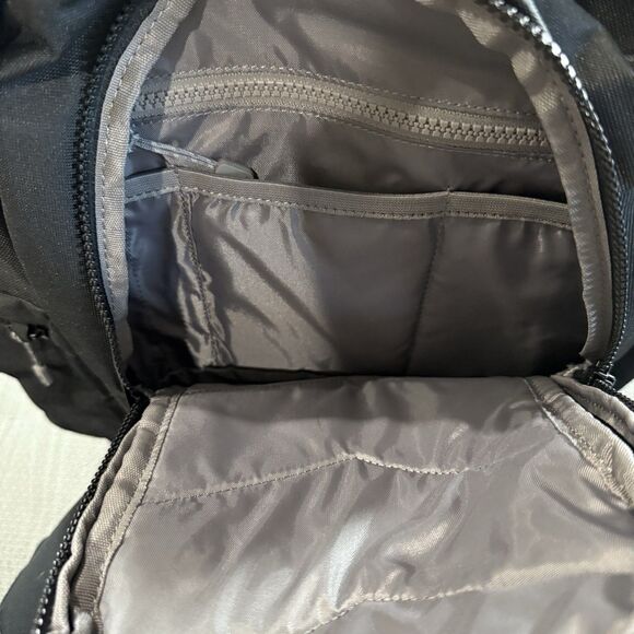 Lolë Quilted Black Backpack Fits 17” Laptop Padded Back - Picture 6 of 7